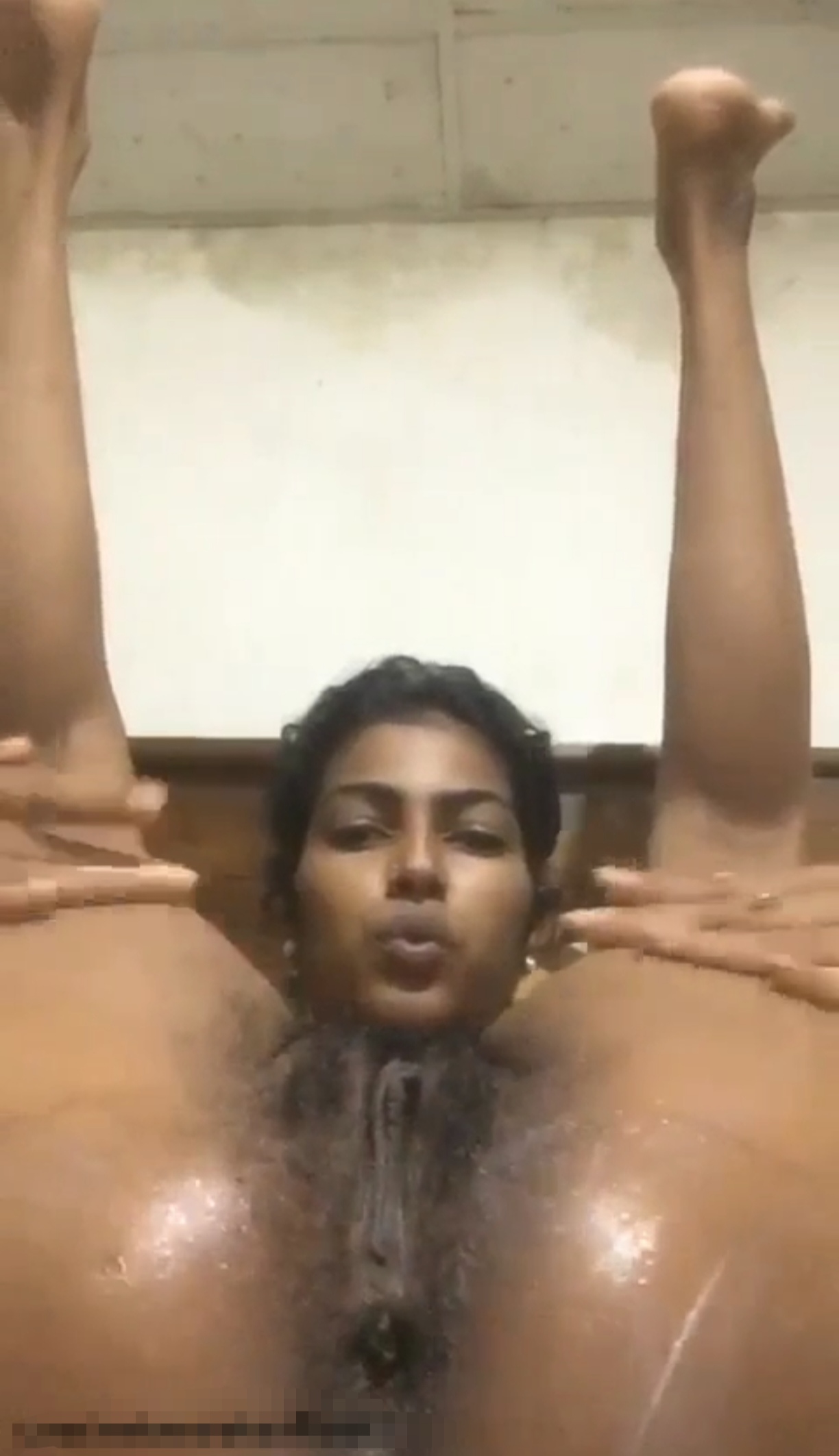 කෙල්ල තනියෙන් ගන්න සැප කොහොමද🥵🥵 වීඩියෝ 6ක් තියෙනවා🥵💦