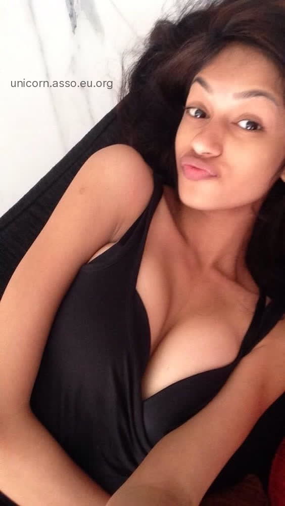 සුදු නංගියාට කැරිම මොලක් තියෙන්නෙ 🥵❤️‍🔥🫦 තනියෙන් ගන්න සැප🥵🍆