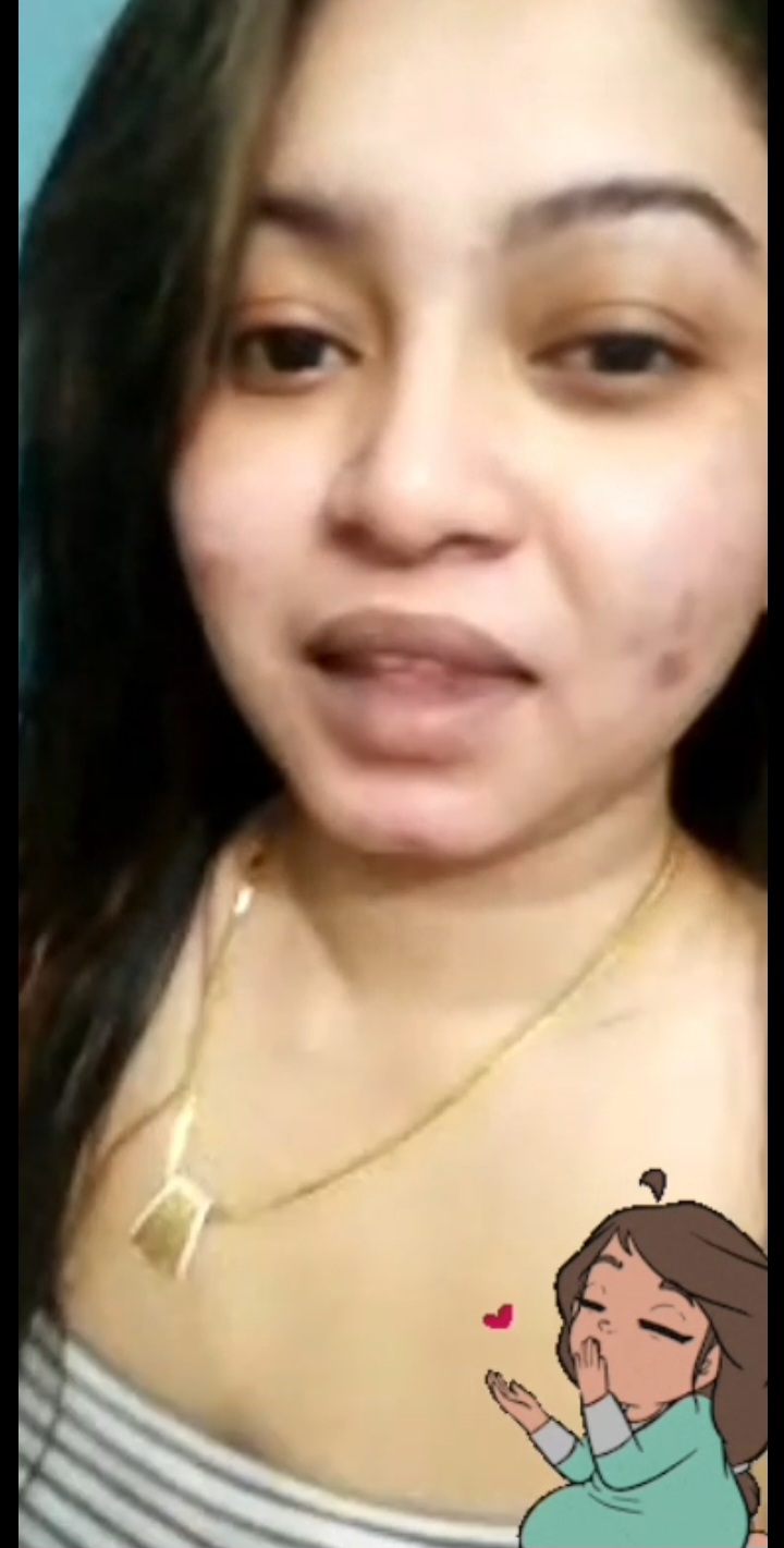 කෙල්ල කොල්ලට වීඩියෝ කෝල් එකෙන් ගව්ම උස්සල පෙන්නනවා🥵❤️‍🔥🍑