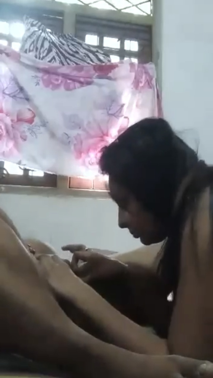 බෝඩ් වෙලා ඉන්න කෙල්ලෝ දෙන්නා කරන වැඩෙ🥵🍑💋🇱🇰