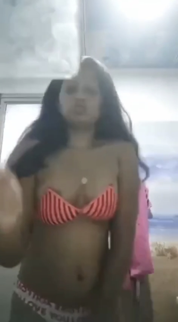 මේ කෙල්ලගෙ ලීක් එක බැලුවද 🥵🍑