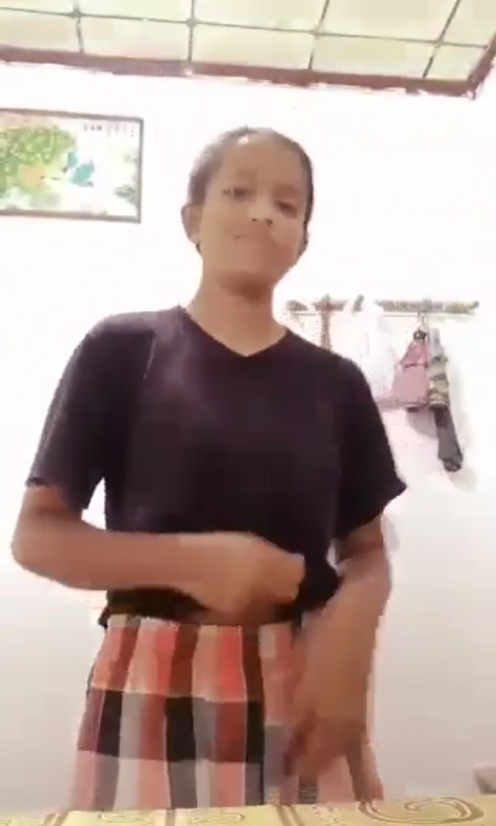පර්ෆියුම් බොතලේ බස්සගන්නව🥵🍑💦