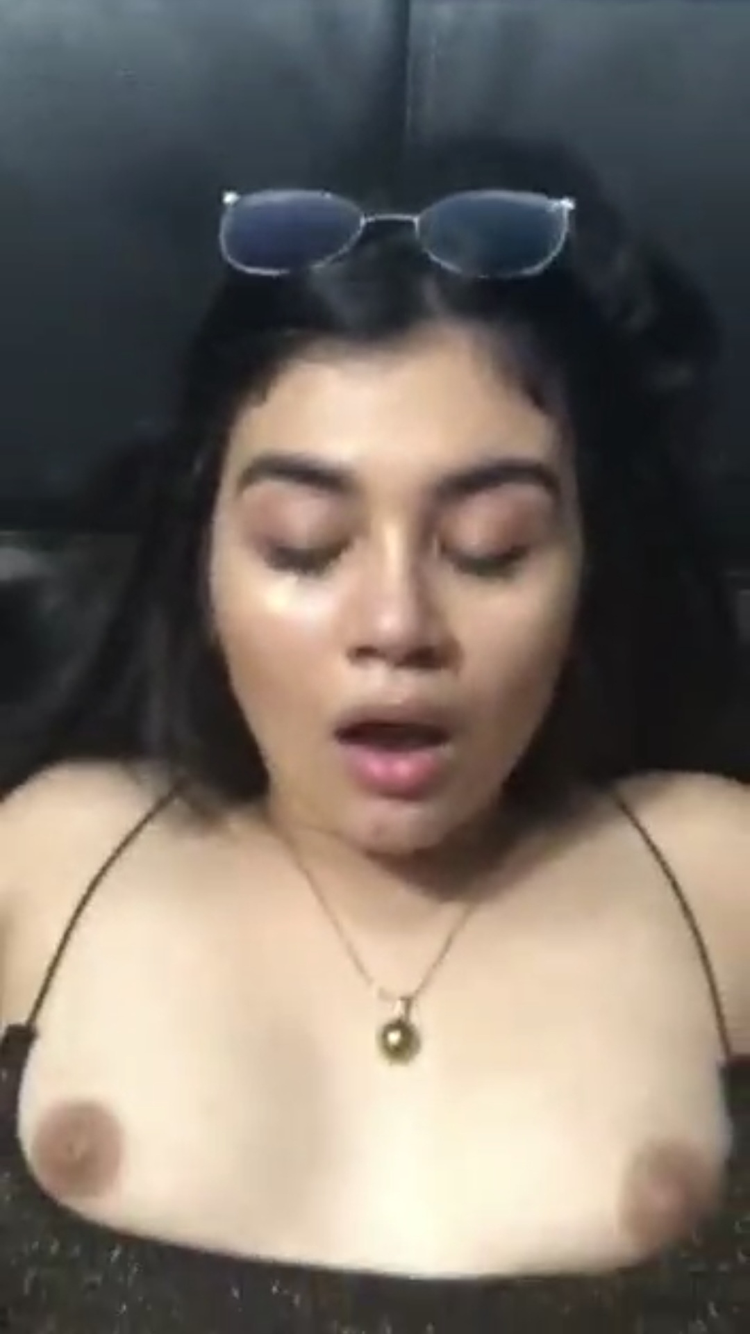 ඒ කෙල්ලටනම් කැරිම සැපක් දෙන්නේ🥵🍑🍌