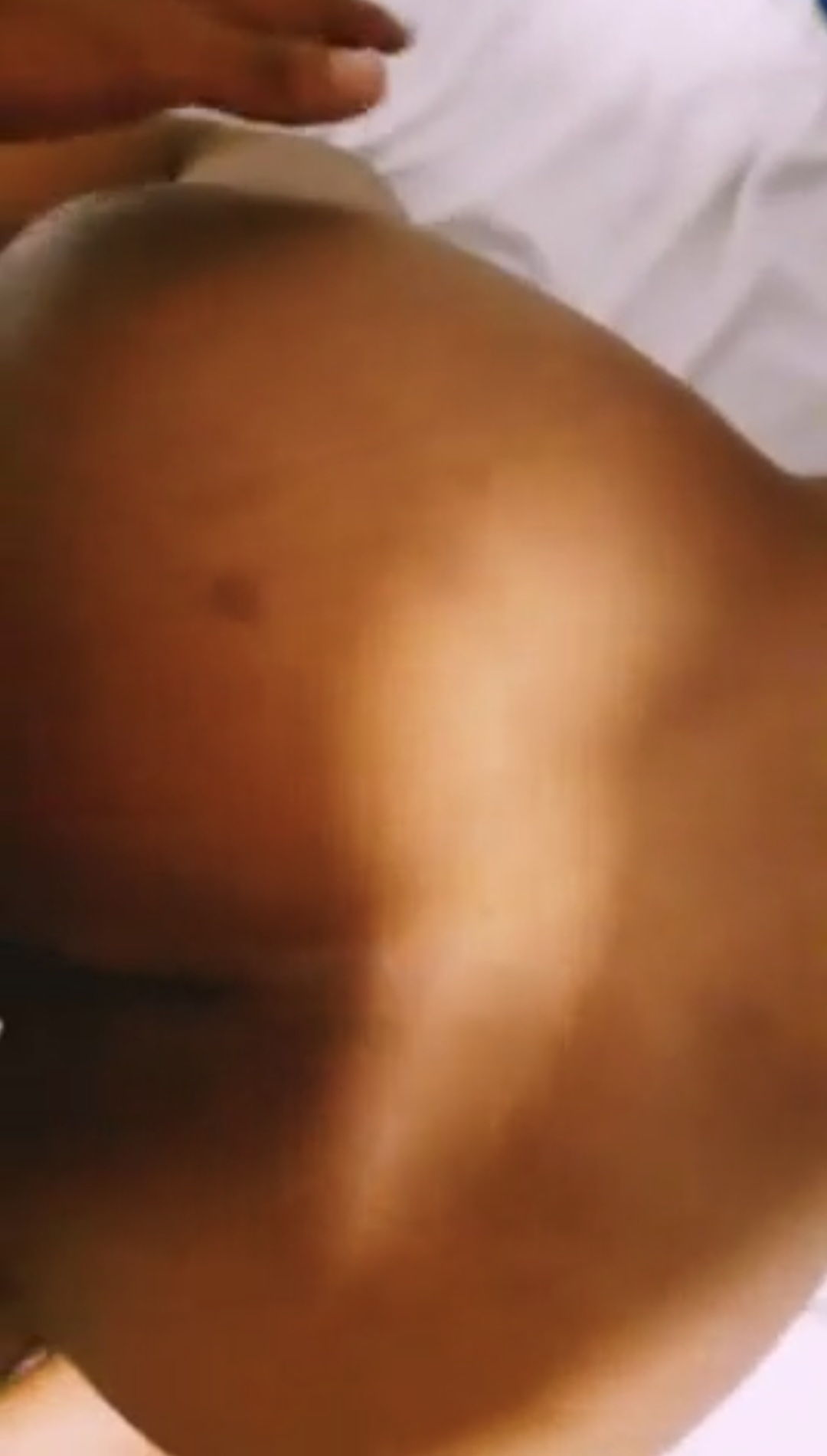 චබී කෙල්ලගෙ පුක පලනවා🍑🍌🥵 මරු කද🥵🍑